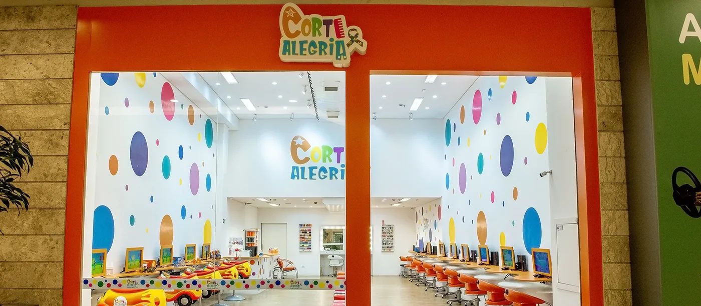 Fachada do Corte Alegria no Shopping Analia Franco